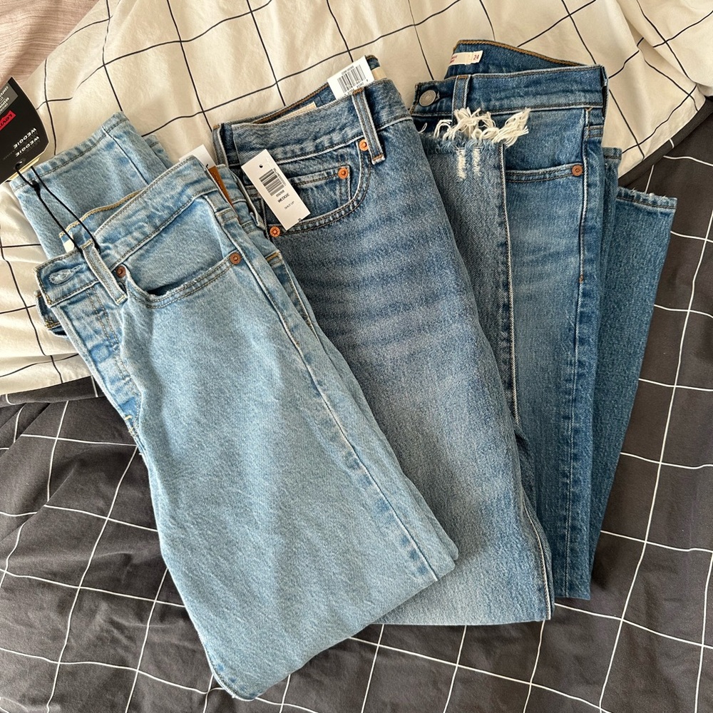 Levi's Women's Straight Leg Jeans in Light and Medium Blue